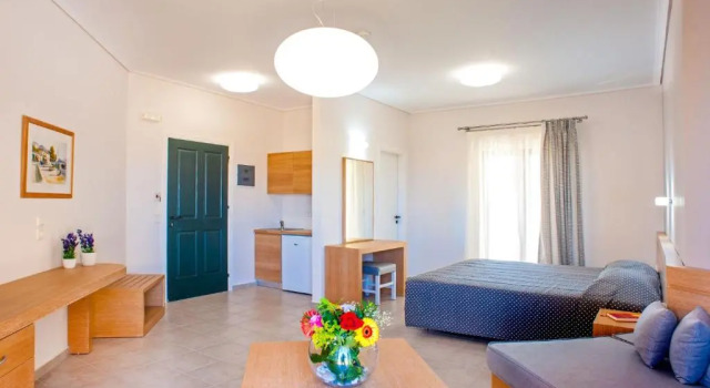 Двухместный номер Standard с видом на бассейн Silver Beach Hotel & Apartments