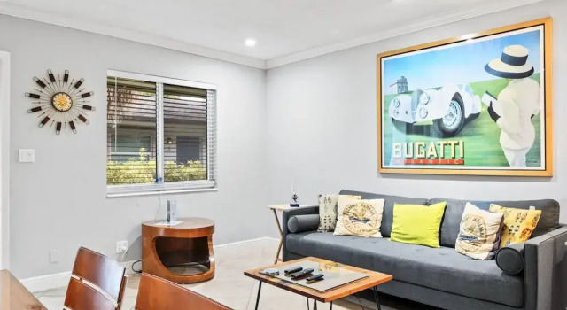 Wilton Manors 2BR Charm Walk to the Drive, Забронировать Апартаменты/квартира Отели Форт-Лодердейл с парковкой, Парковка