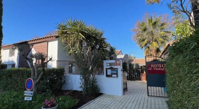 Hôtel Le Médiéval - Parking inclus & accueil vélo, Book Hotel Aigues-Mortes Camargue
