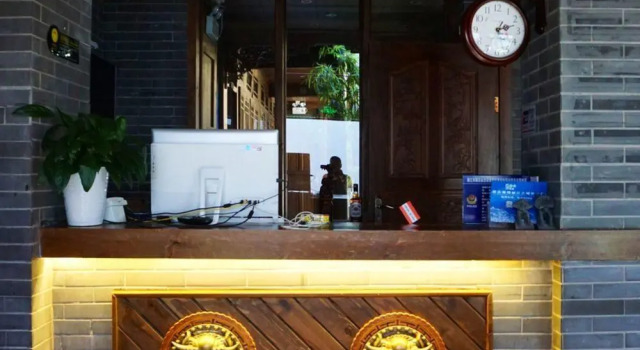 Lijiang Jinjia Cloud Window Inn, Забронировать Отель Лицзян Юньнань, рядом с Улица Сквер-стрит Древнего города Даянь