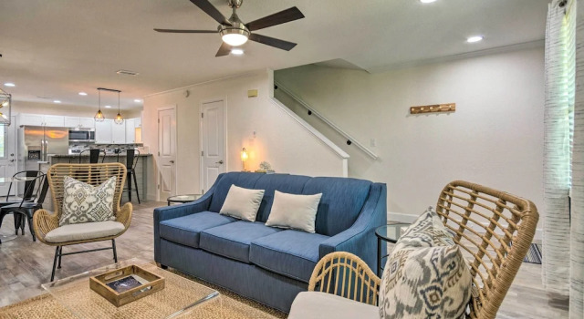 Апартаменты с 2 комнатами с балконом Modern Miramar Beach Townhome, Walk to Ocean!