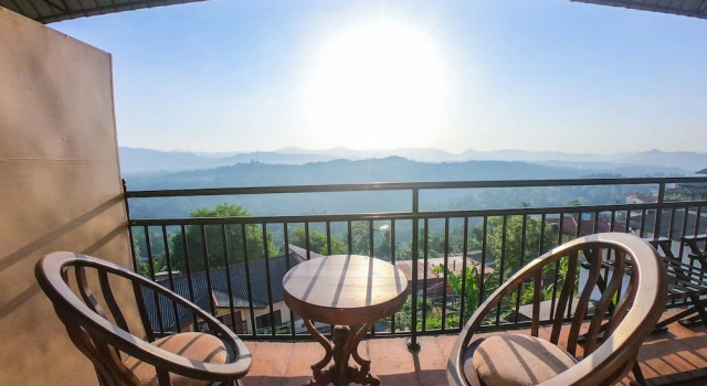 Люкс с балконом Romance Hills Hotel