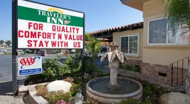 Кровать в общем номере Travelers Inn Williams, CA Modern Renovated Hotel