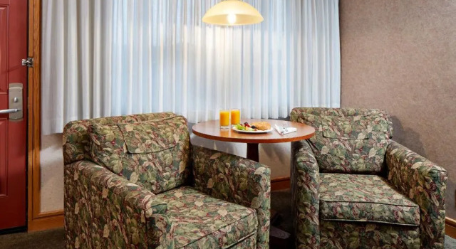 Четырёхместный номер Standard Cavalier Oceanfront Resort