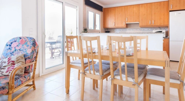 Pretty Holiday Home in L'escala With Swimming Pool