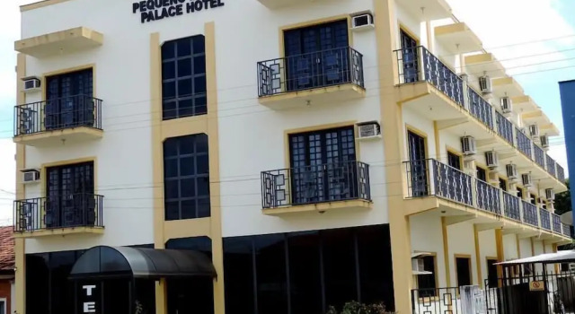 Hotel Pequeno Mundo II, Забронировать Отель  
