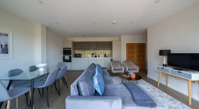 The Hampstead Hideout Glamorous 3bdr Flat With Balcony, Забронировать Отель Финчли , рядом с Финчли Роуд