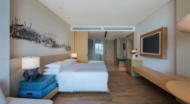 Номер Standard с балконом DoubleTree by Hilton Shanwei
