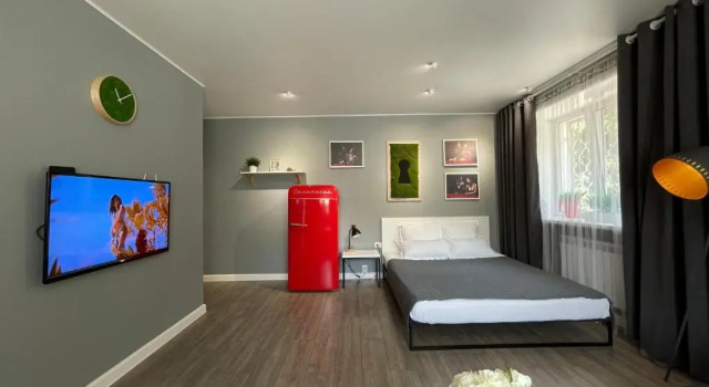 Kvartira-studija s otdel'nym vhodom s gostinichnym servisom, s belym postel'nym, Rezerwuj Apartament Hotele w North Kazakhstan Region z parkingiem, Parking