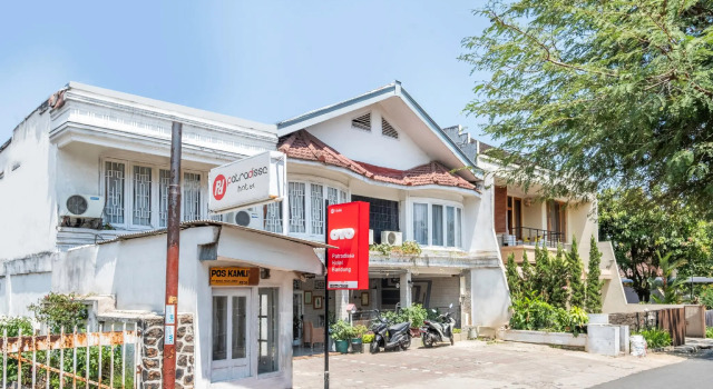 Patradissa Stasiun Bandung Hotel, Boek Hotel Bandung Wetan Bandung, in de buurt van Stasiun Hall Bus Terminal