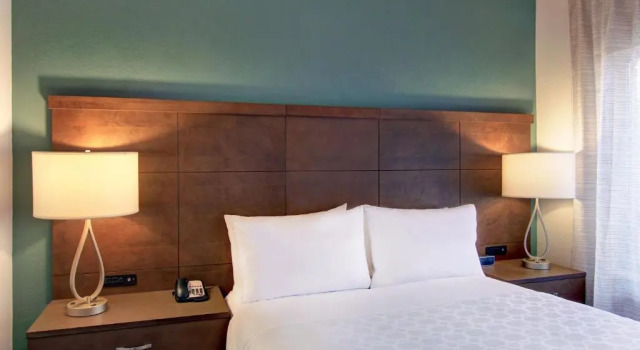 Двухместный люкс c 1 комнатой Staybridge Suites Toronto - Vaughan South by IHG