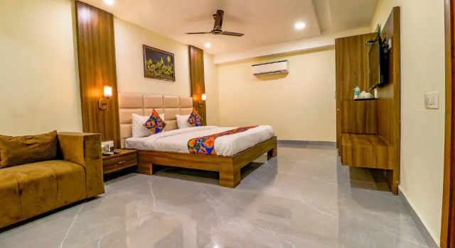 Люкс FabHotel Prime K9 Regency
