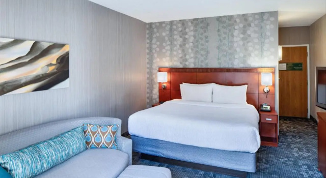 Номер Courtyard Cincinnati Blue Ash