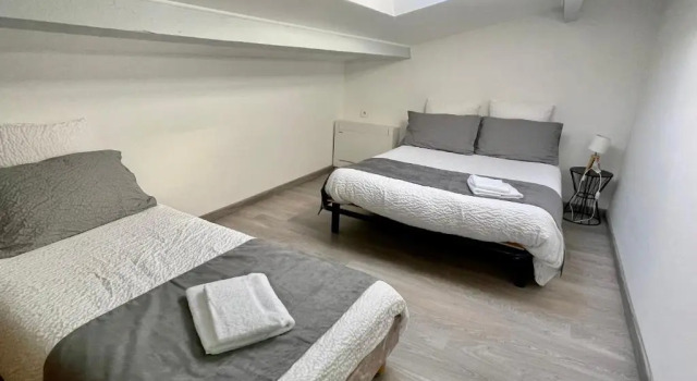 Студия Hôtel Paris Madrid avec Piscine et restauration