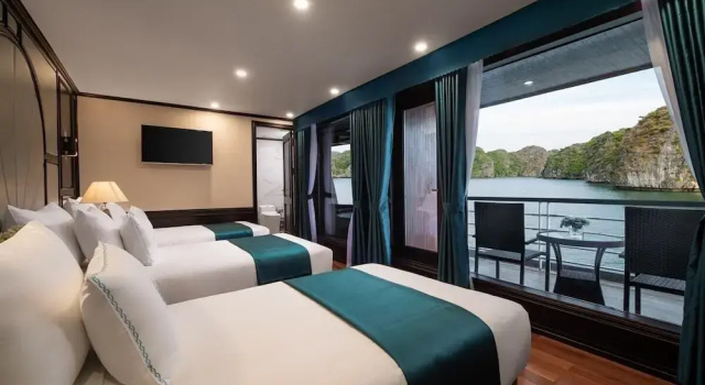 Трёхместный полулюкс с балконом Aspira Cruise