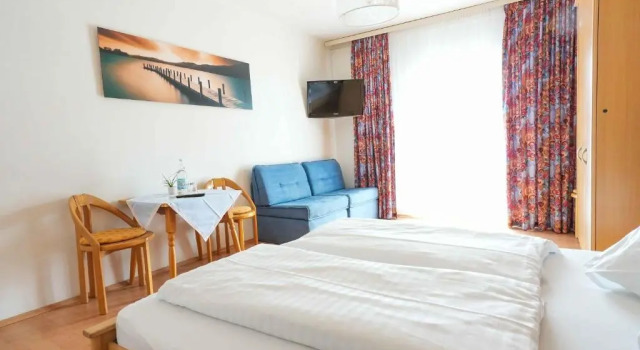 Трёхместный номер Standard с видом на озеро Strandhotel Pichler