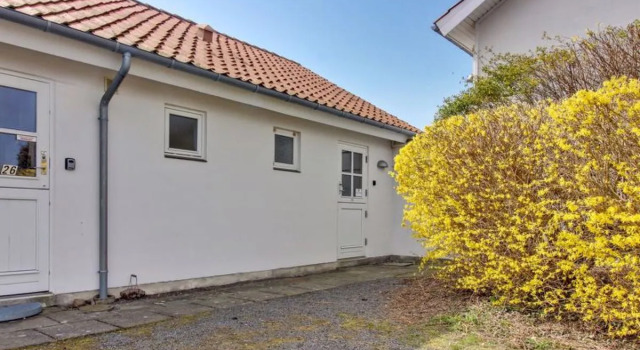 "Henrich" - 200m from the sea in Bornholm, Varaa Hotelli Hotellit Allinge pysäköinnillä, Pysäköinti