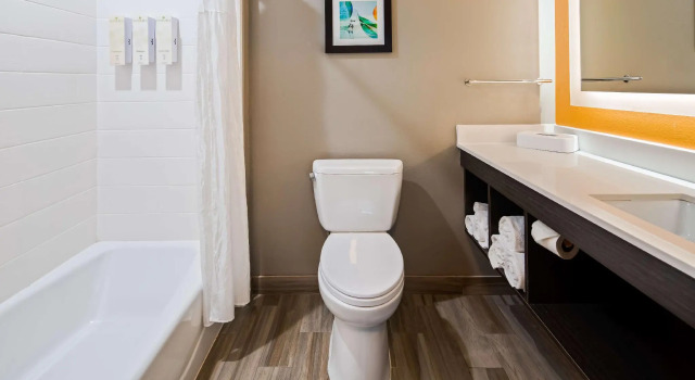 Люкс Holiday Inn Express And Suites Pasadena Houston Southeast by IHG