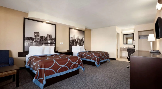 Четырёхместный номер Standard с балконом Super 8 by Wyndham Rahway/Newark