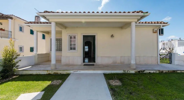 Moradia de 3 quartos com ar condicionado e piscina, Rezervovat Hotel Hotely v Lisabon s bazénem, Bazén
