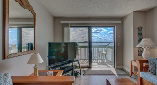 The Anna Maria Island Beach Palms 2B - 2 Br condo by RedAwning
