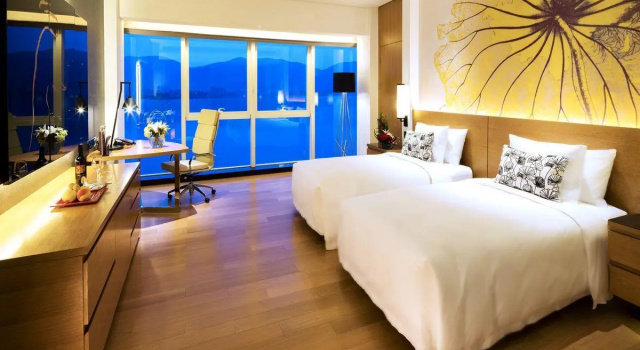 Standard Twin room with lake view Wingtech Hotel