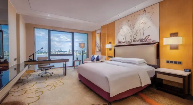 Двухместный номер Standard Hilton Wuhan Yangtze Riverside