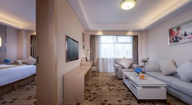 Люкс Deluxe Vienna International Hotel (Jiushan Park Branch, Wuma Street, Wenzhou)