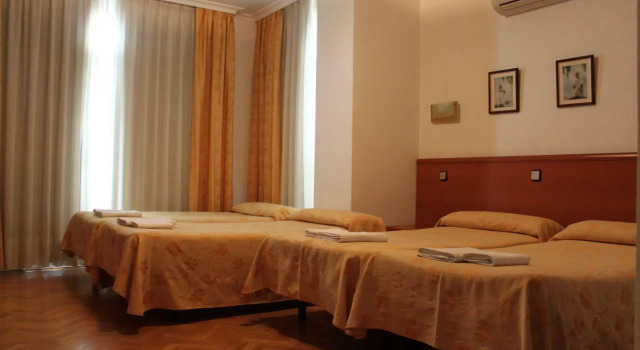 Hostal Jerez, Забронировать Отель центр города Мадрид, рядом с Театр Монументал