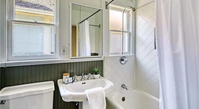 The Fremont Charmer 2BR, Rezerwuj Hotel Fremont Seattle, w pobliżu Guidepost