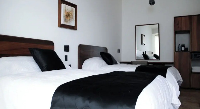 Komfortowy czteroosobowy pokój z widokiem na ogród Hotel Casa María