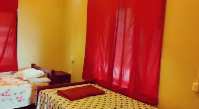 Кровать в общем номере The Tea Road Hotel and Restaurant - Auroville Beach