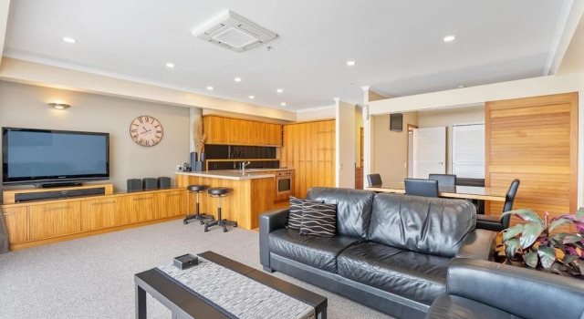 QV Waterfront Apt with Wifi - 946