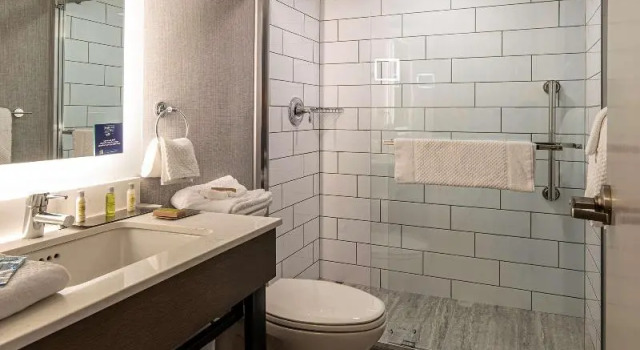 Шестиместный номер Standard DoubleTree by Hilton Pittsburgh Airport