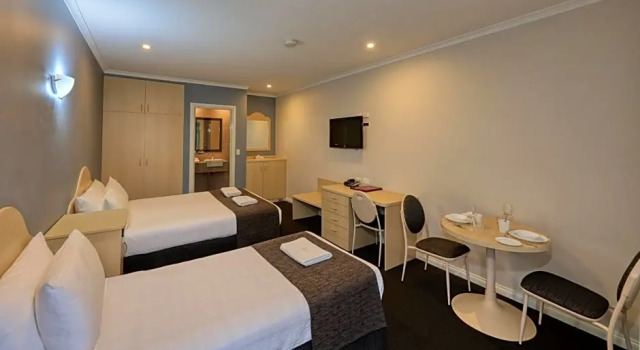 Трёхместный номер Standard Charles Rasp Motor Inn & Cottages