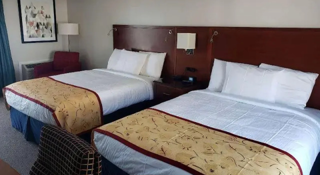 Люкс Days Inn & Suites by Wyndham St. Ignace Lakefront