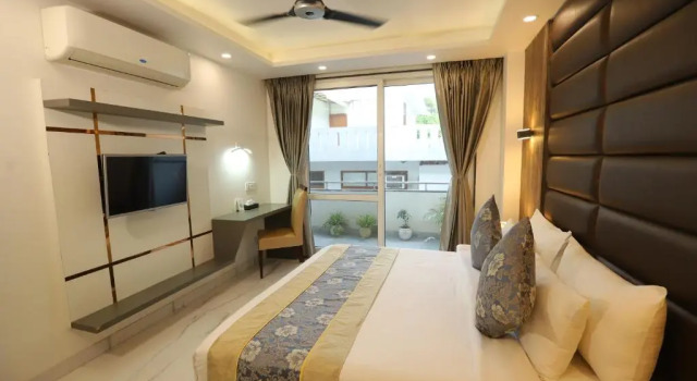 Двухместный номер Deluxe Hotel Keshav Residency - Medicity Gurugram, near Medanta Hospital, Pure Vegetarian