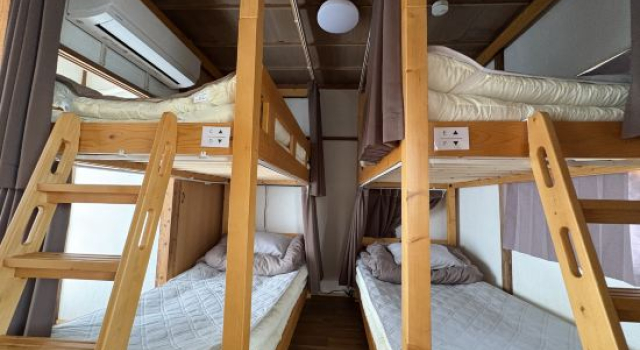 Кровать в общем номере Kinoie Guesthouse Maebashi No.5