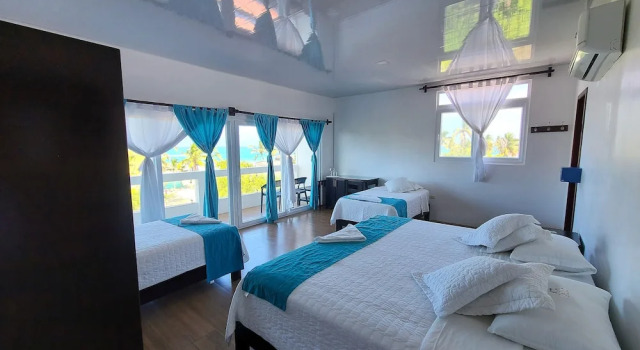 Семейный номер Standard с балконом и с частичным видом на море Hotel Cally