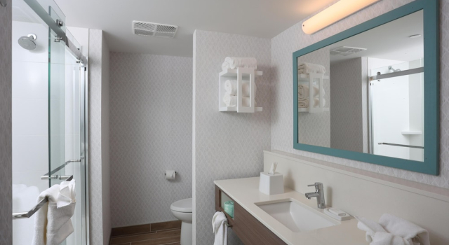 Двухместный номер Standard с видом на залив Hampton Inn & Suites Manistee Waterfront
