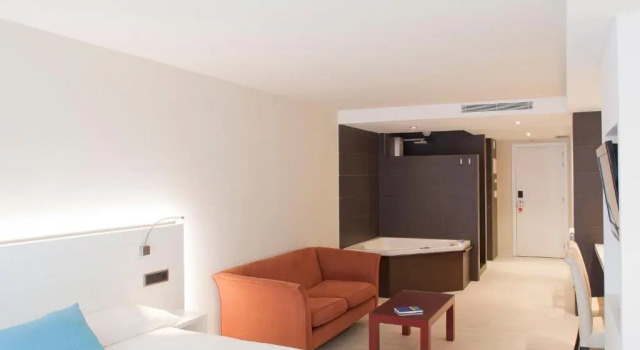 Трёхместный номер Standard с видом на город Hotel Spa La Terrassa