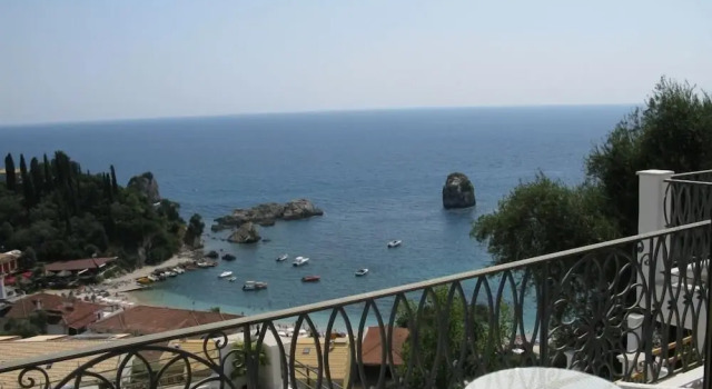 Полулюкс с балконом и с видом на море Irida Parga