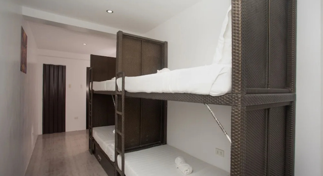 Кровать в общем номере с балконом Chillax Boracay