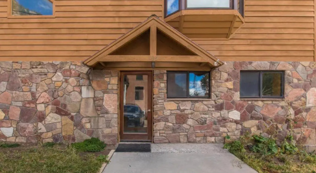 225 6th Avenue 4, Забронировать Отель Отели Орей с парковкой, рядом с Bear Creek National Recreation Trail, Парковка