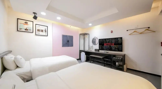 Номер Economy Renaissance Hotel