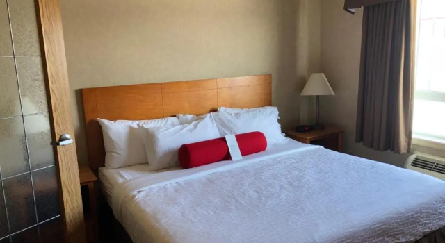 Люкс Ramada by Wyndham Ponoka