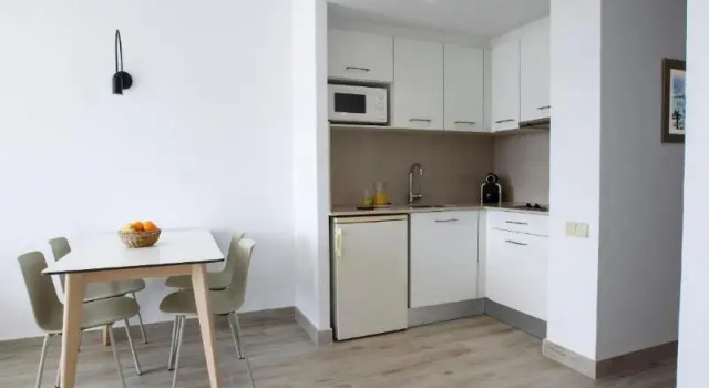Апартаменты с 2 комнатами с балконом Aparthotel Cye Holiday Centre