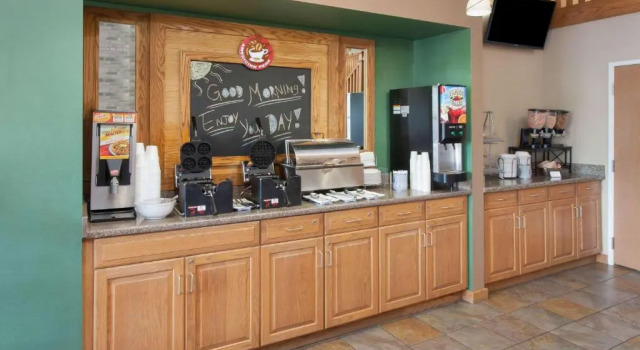 Номер Standard AmericInn by Wyndham Greenville