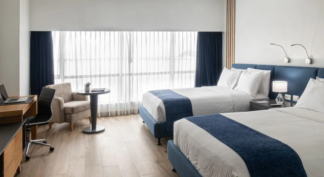 Четырёхместный номер Business с видом на реку Wyndham Guayaquil, Puerto Santa Ana