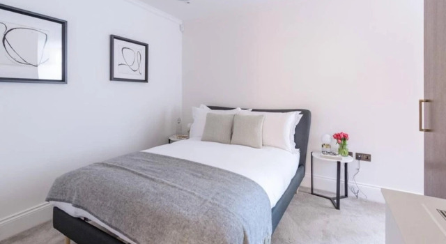 Modern, Luxurious 1BR Flat- Heart of Covent Garden, Забронировать Отель Лондон Большой Лондон, рядом с Capital Helpline